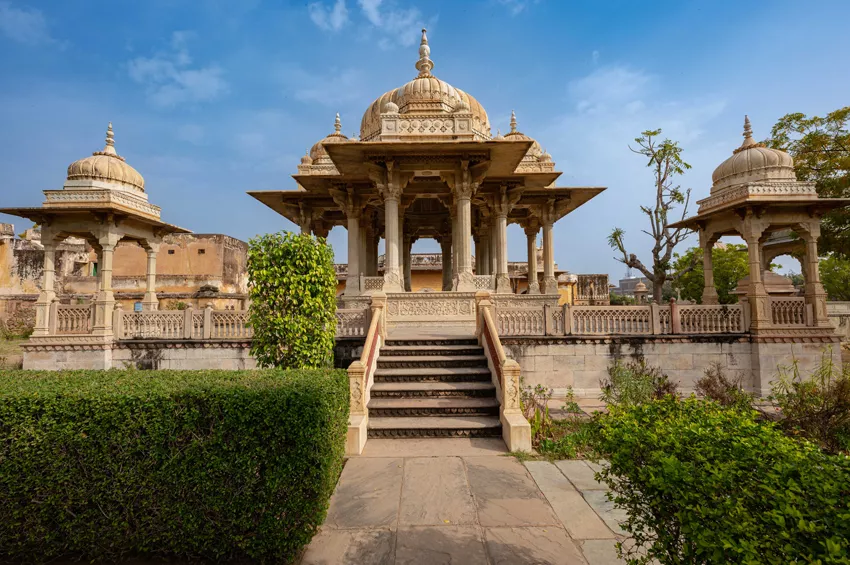 Maharani Ki Chhatriyan Jaipur royal queens cenotaphs guide