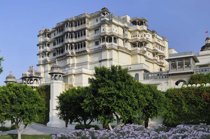 The stunning pastel yellow exterior of the RAAS Devigarh palace nestled in the Aravalli hills